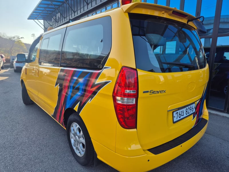 Hyundai Starex
