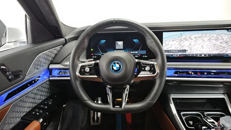 BMW i7