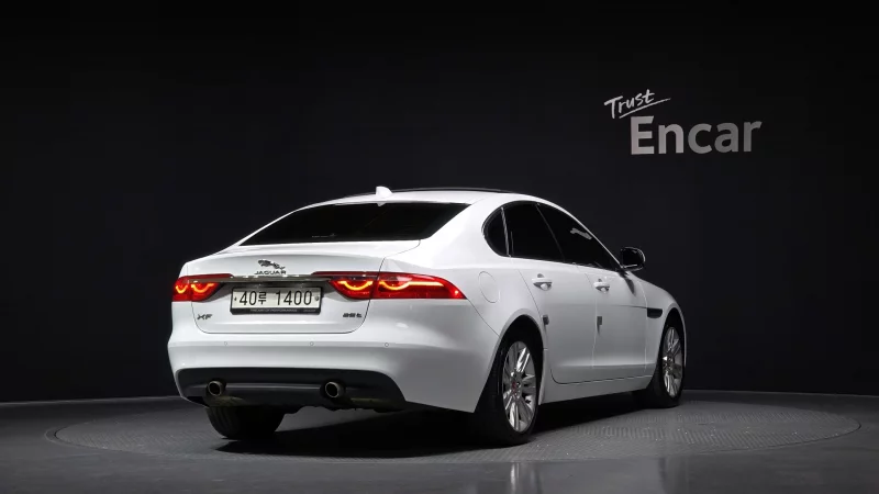 Jaguar XF