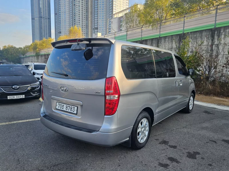 Hyundai Starex