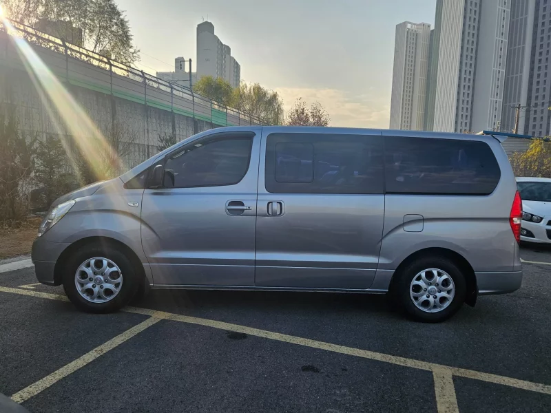 Hyundai Starex