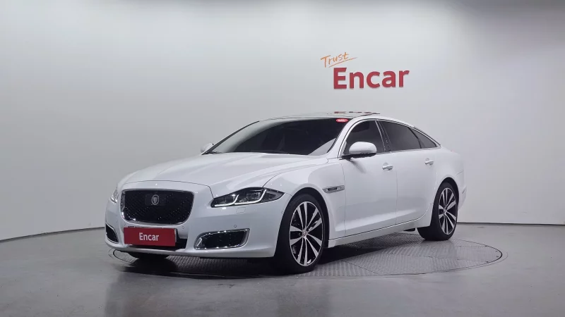 Jaguar XJ
