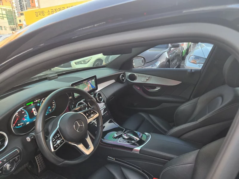 Mercedes-Benz C-Class