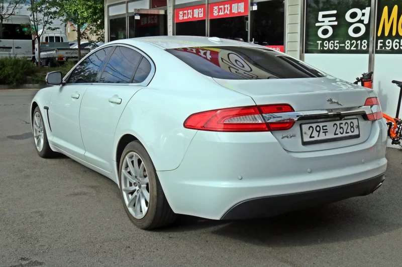 Jaguar XF