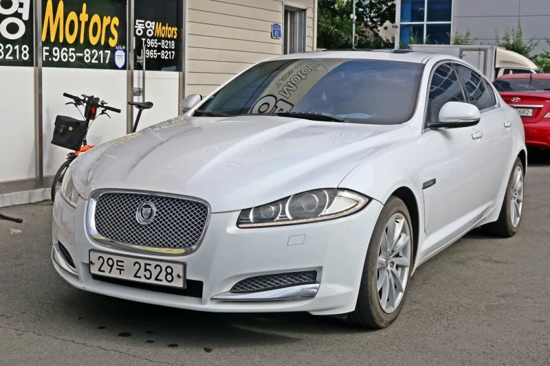 Jaguar XF