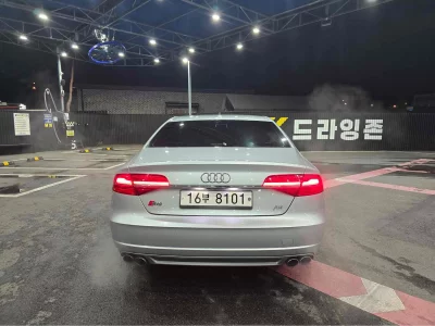 Audi S8