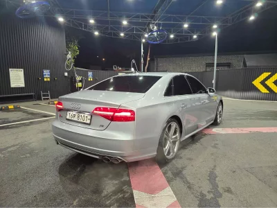 Audi S8