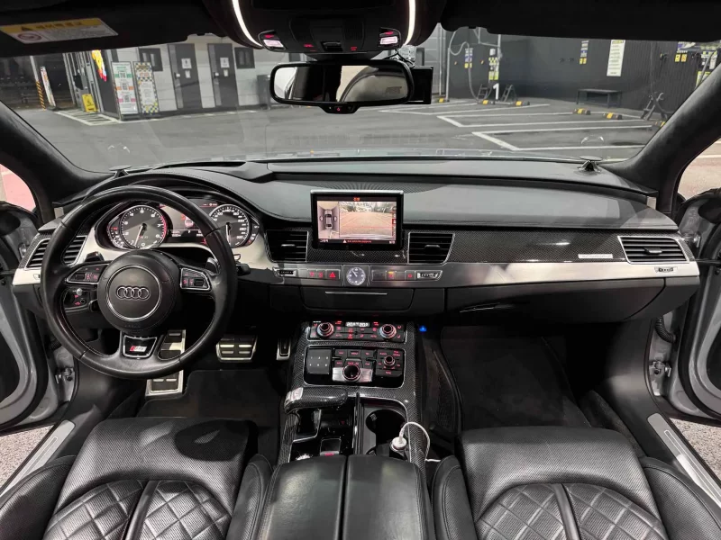 Audi S8