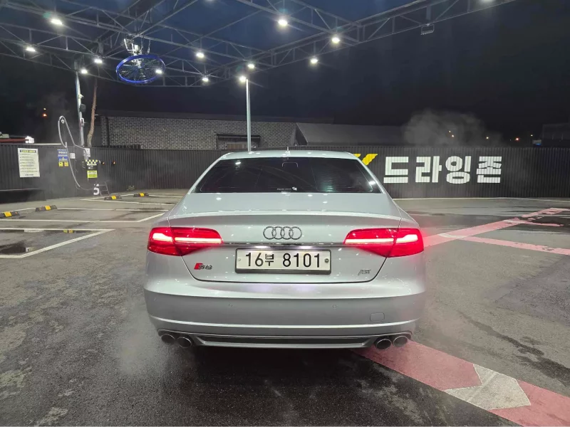 Audi S8