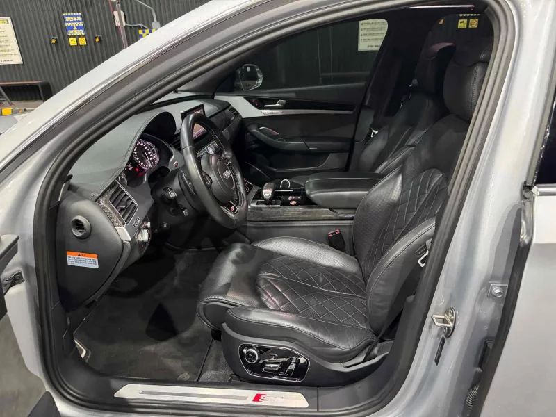 Audi S8