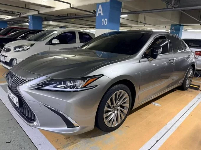 Lexus ES