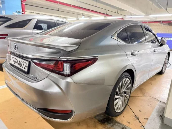 Lexus ES