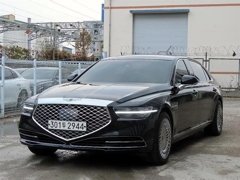 Genesis G90