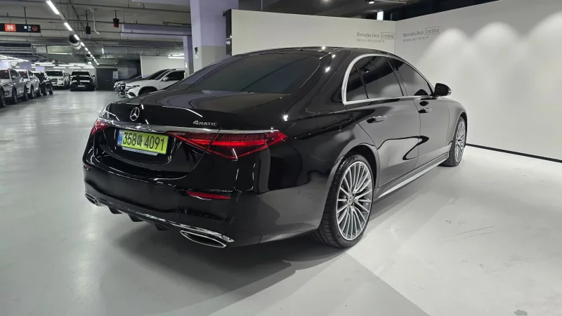 Mercedes-Benz S-Class