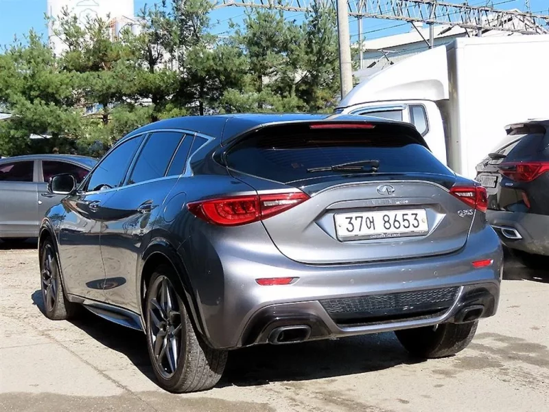Infiniti Q30