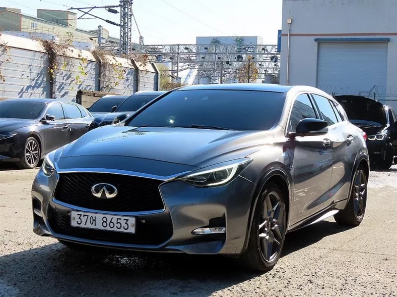 Infiniti Q30