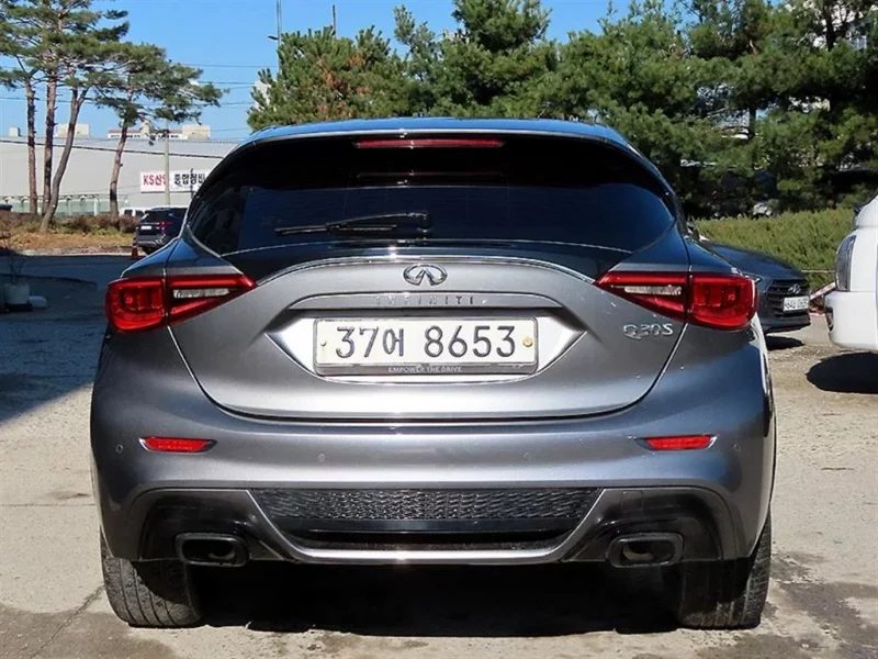 Infiniti Q30