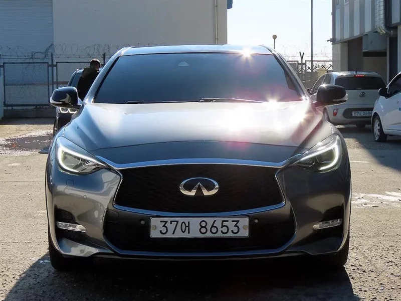 Infiniti Q30