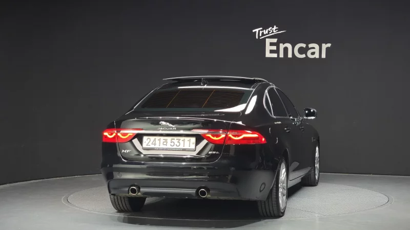 Jaguar XF