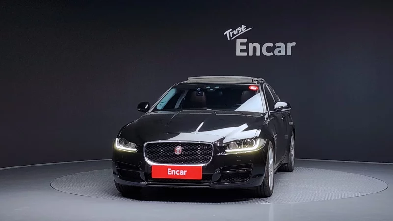 Jaguar XE