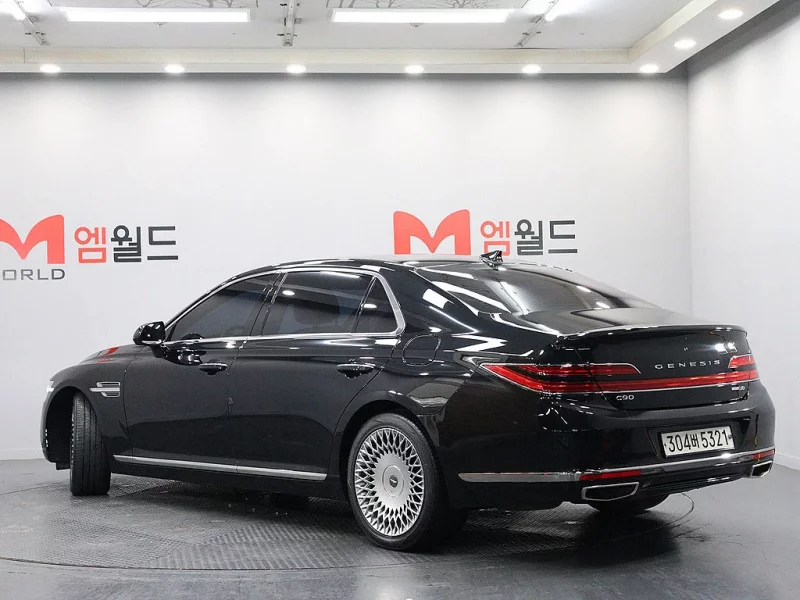Genesis G90