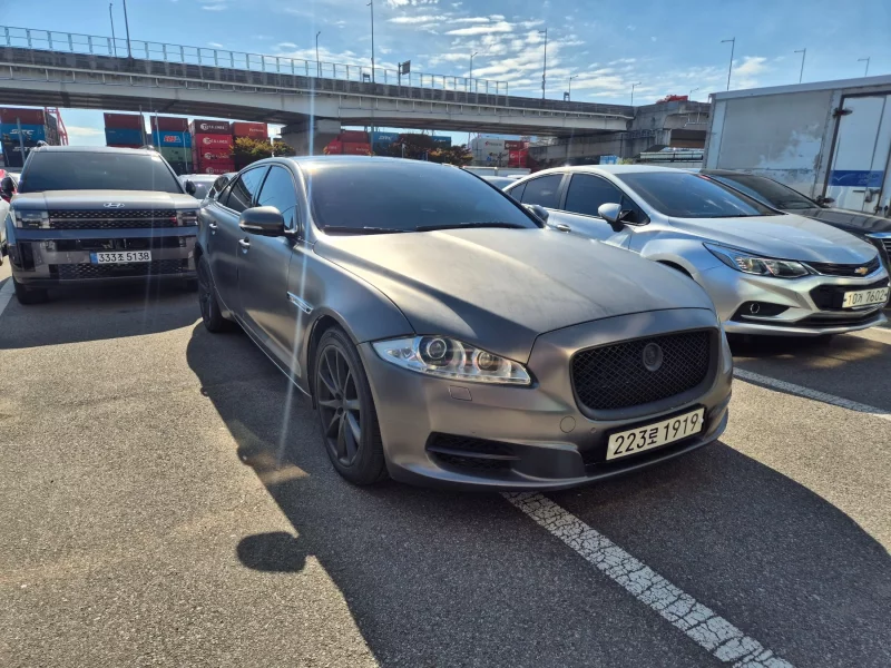 Jaguar XJ