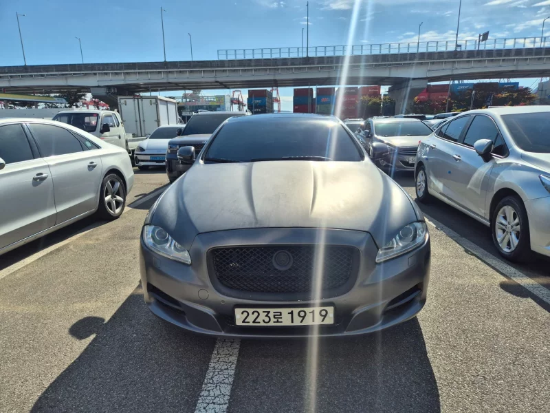 Jaguar XJ