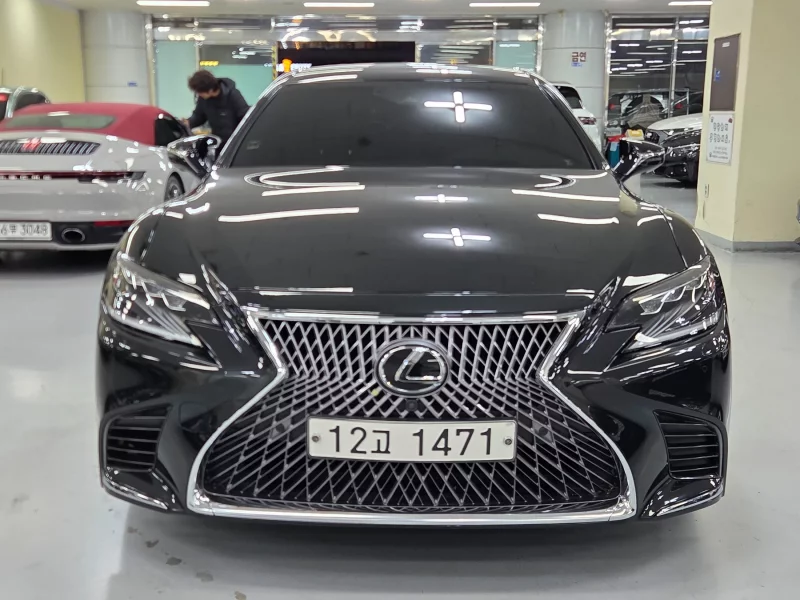 Lexus LS