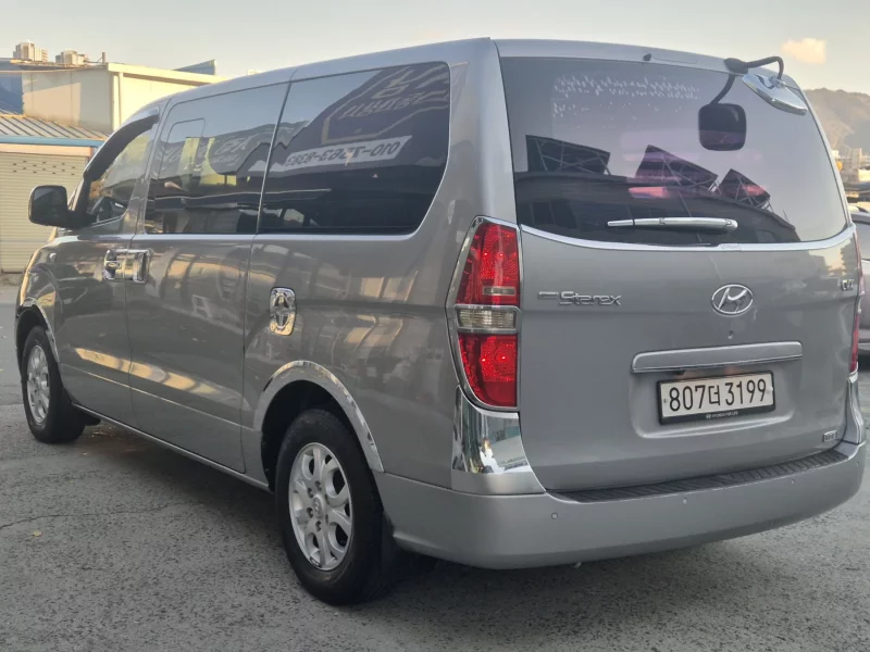 Hyundai Starex