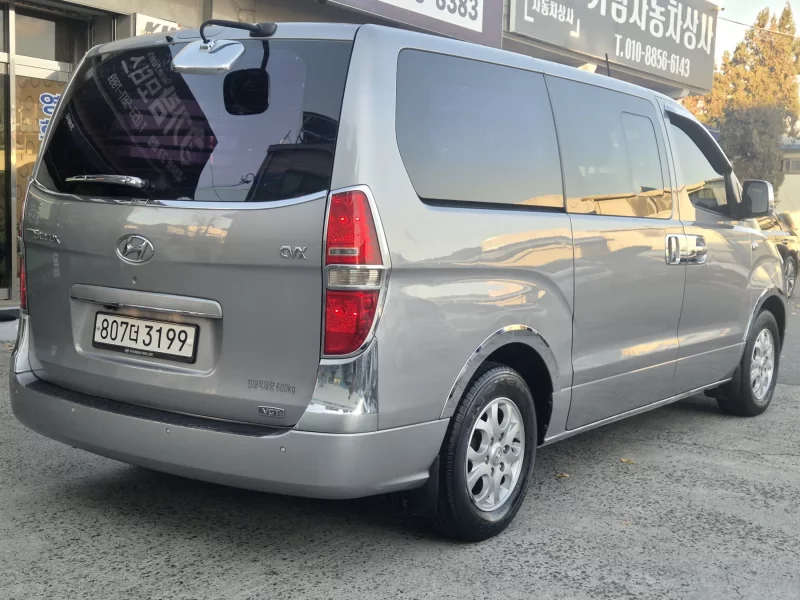 Hyundai Starex