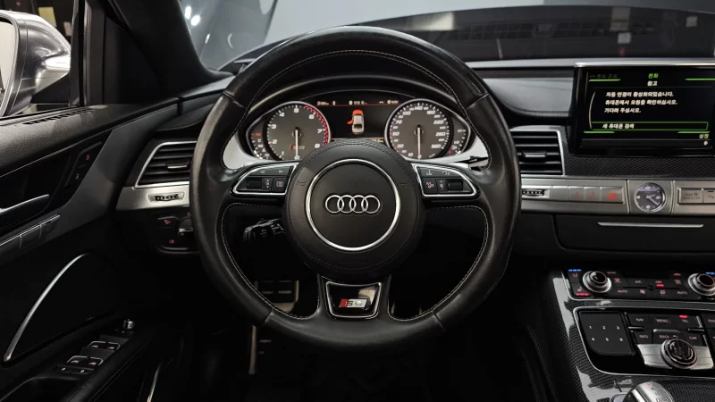 Audi S8