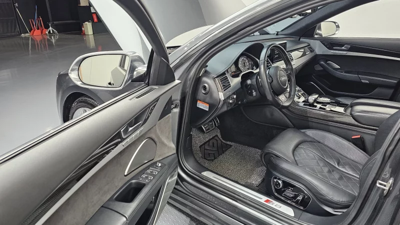 Audi S8