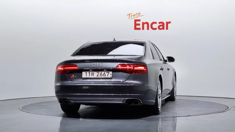 Audi S8