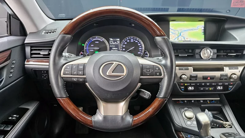 Lexus ES