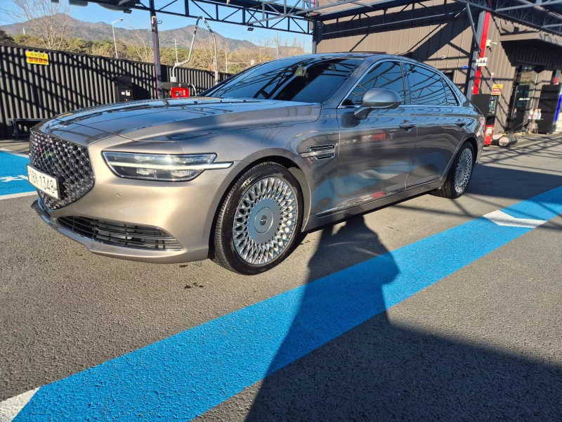 Genesis G90