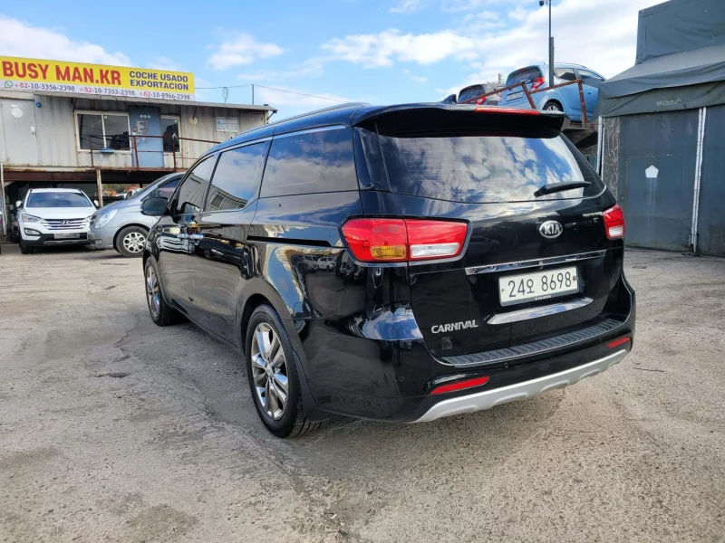 Kia Carnival