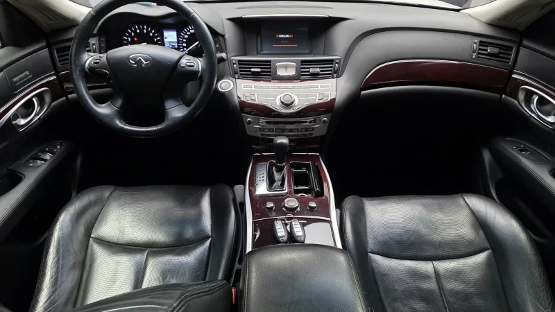 Infiniti M