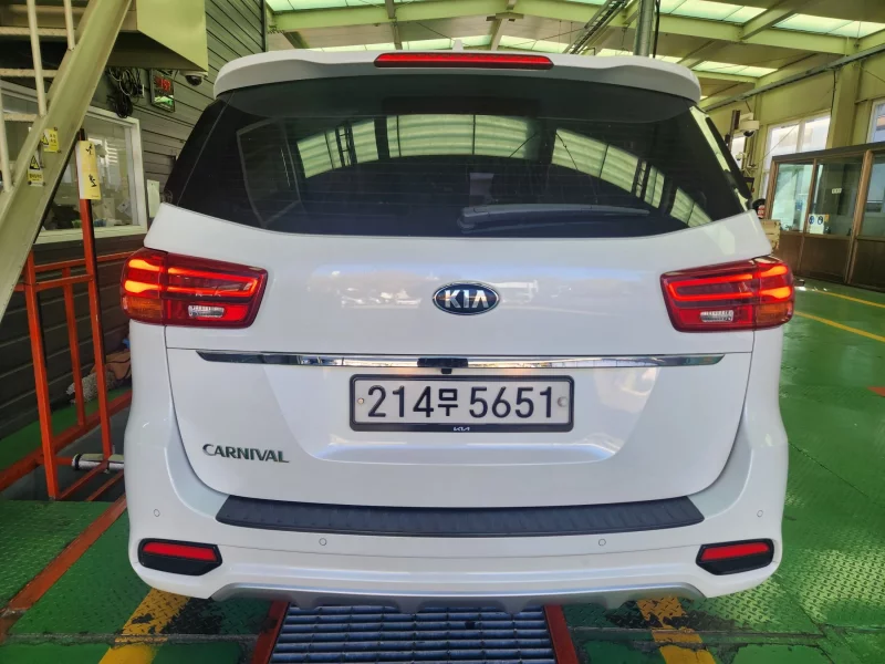 Kia Carnival
