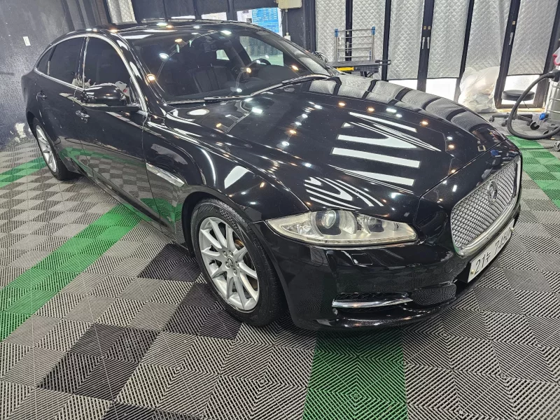 Jaguar XJ