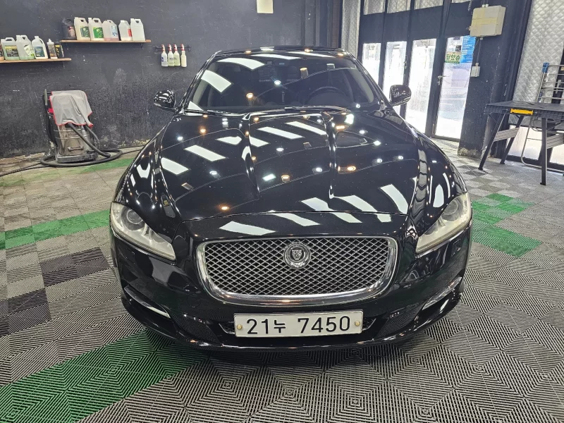 Jaguar XJ