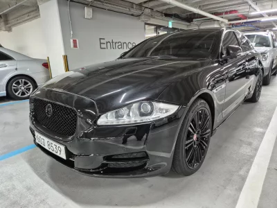 Jaguar XJ