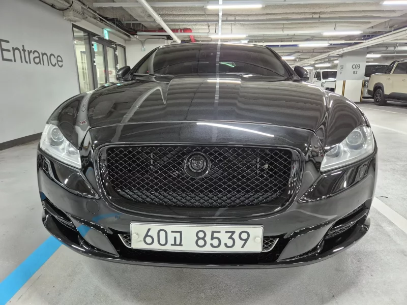 Jaguar XJ