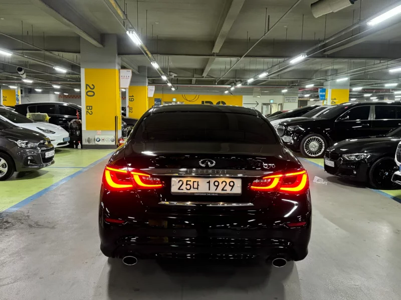 Infiniti Q70