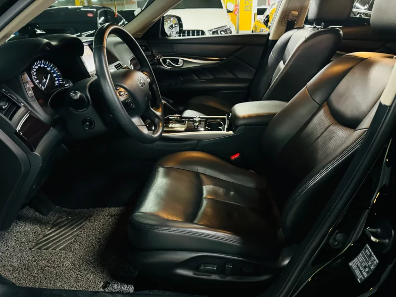 Infiniti Q70
