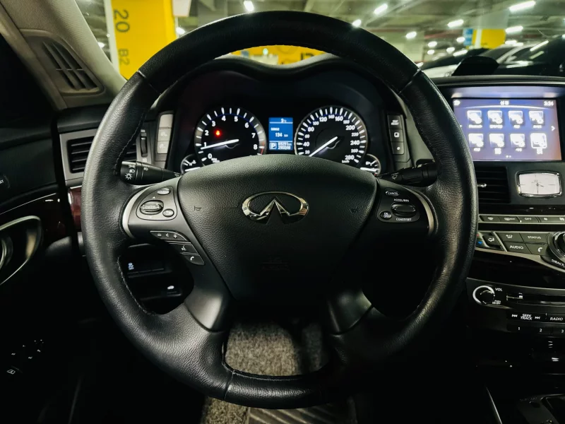 Infiniti Q70