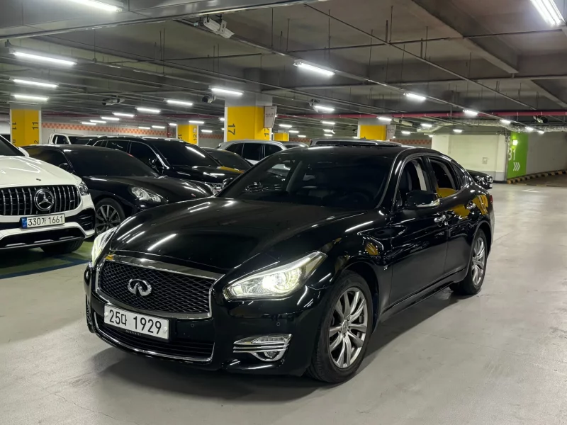 Infiniti Q70