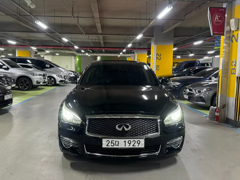 Infiniti Q70