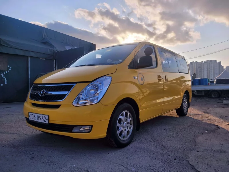 Hyundai Starex