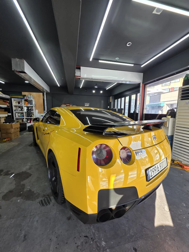 Nissan GT-R