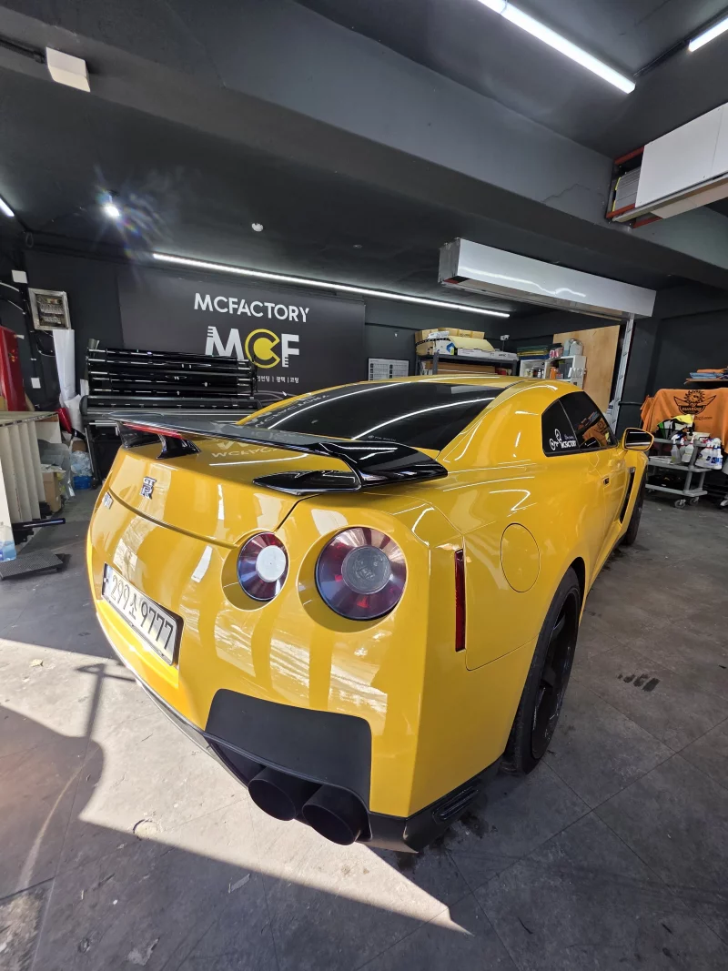 Nissan GT-R